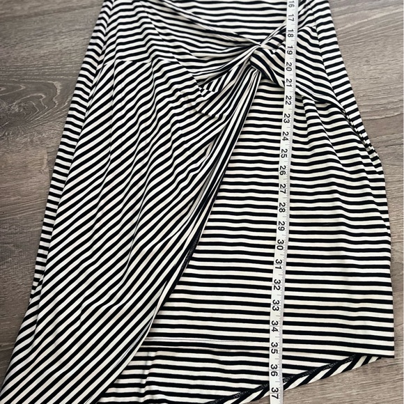 Vince Camuto Asymmetrical Black and White Stripes Sleeveless Dress Size … - Picture 11 of 11